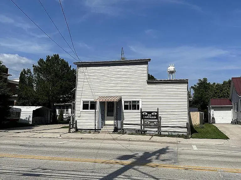 415 E Main St — Photo 1