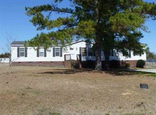 121 Englewood Dr, Hubert, NC 28539