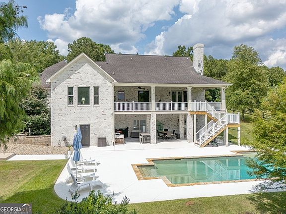 3rd image of 2649 Amity Rd