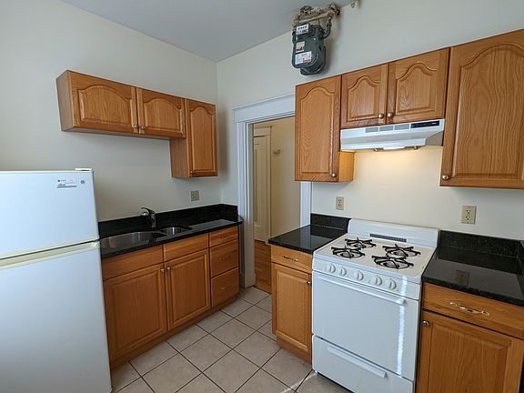 3rd image of 69 Kilmarnock St #8