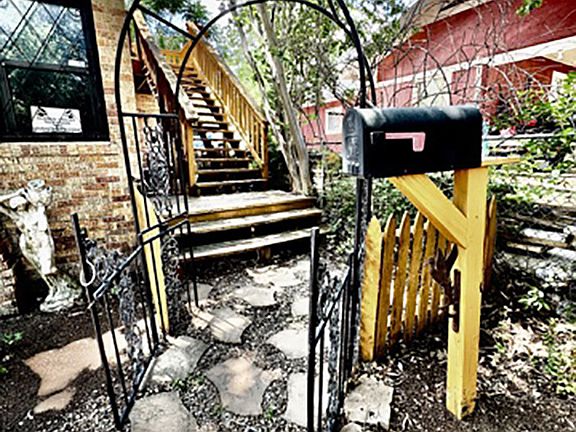 3rd image of 1632 W Olmos Dr