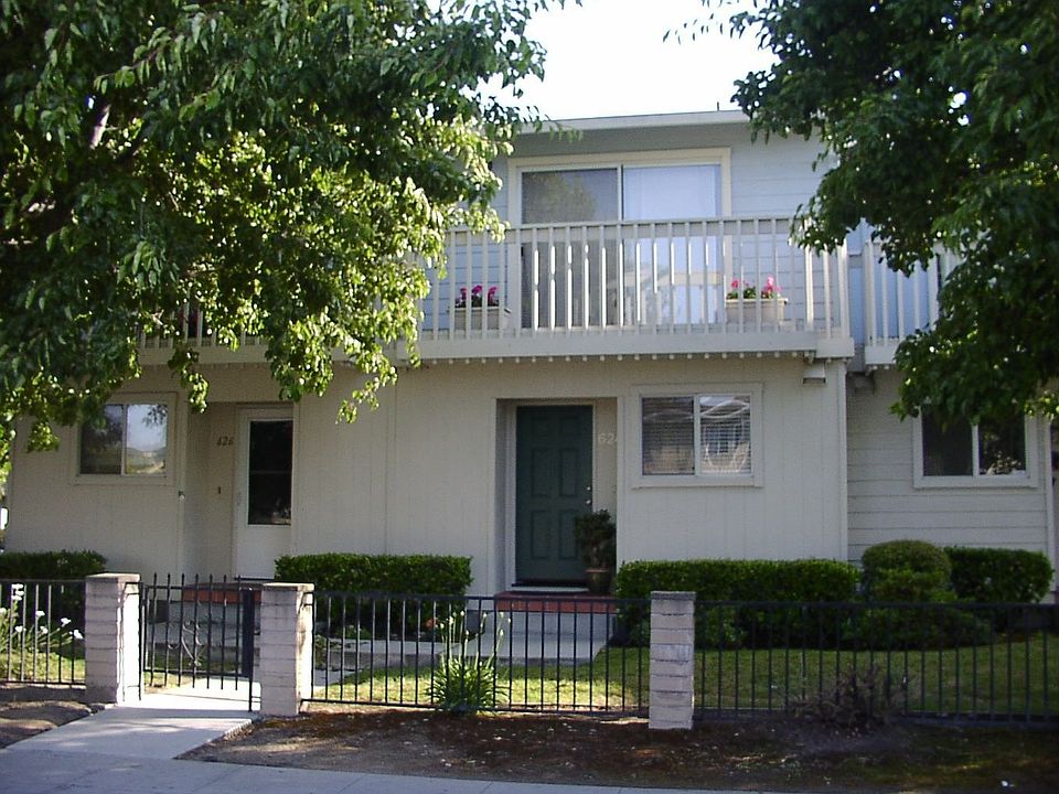 1st image of 624 Hilton St