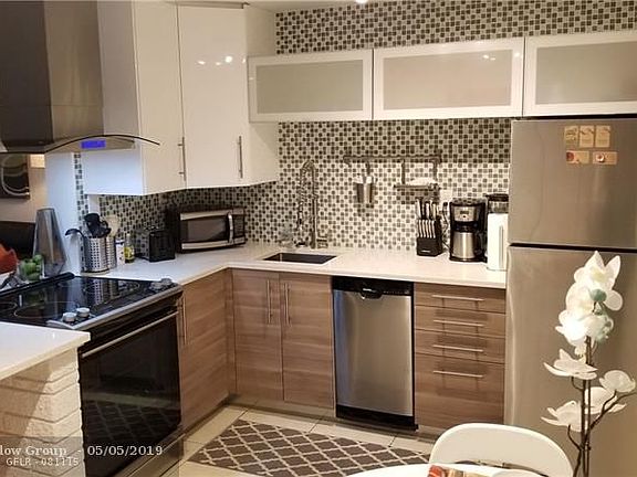 3rd image of 505 NE 23rd St APT 2