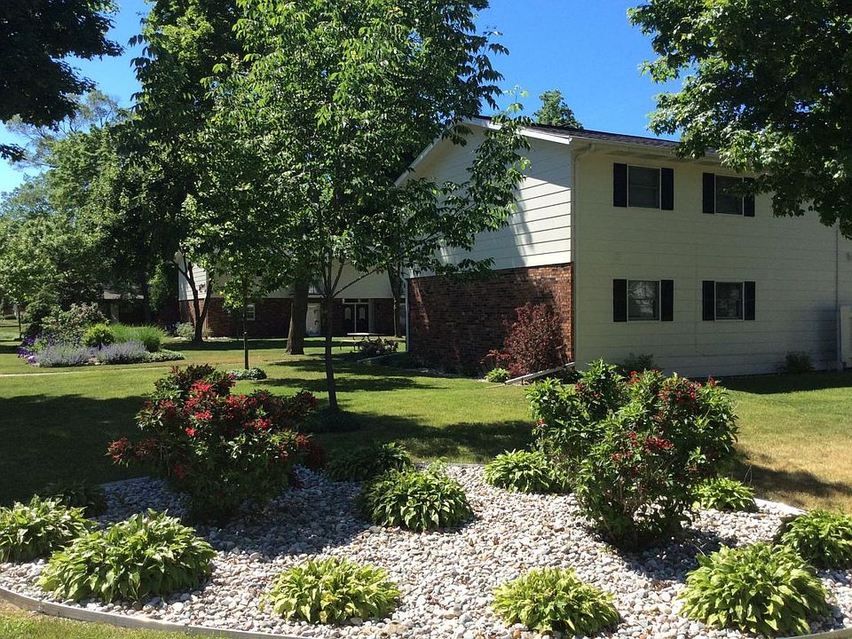 Hallmark Apartments Montague