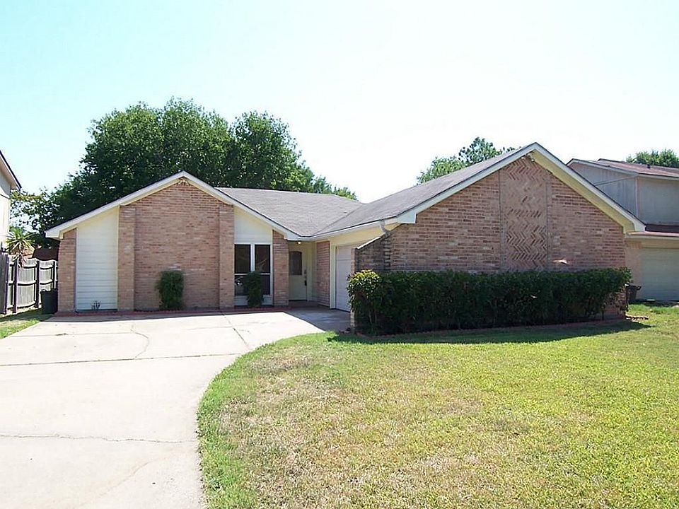 1st image of 2512 Village Oak Dr