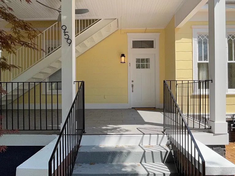 959 Myrtle St NE #1 — Photo 2