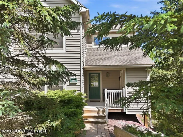 344 Hemlock Ln, Tannersville, PA 18372