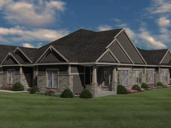 N28W25285 Parkway Ridge CIRCLE -D Bldg 14 Unit 50, Pewaukee, WI 53072