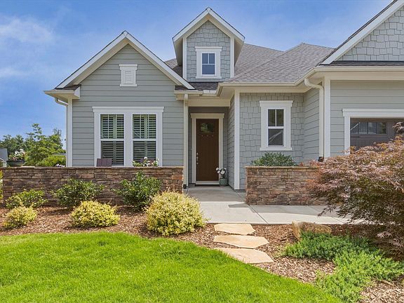 3rd image of 559 Middleton Pl