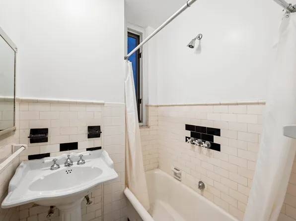 50 West 67th Street 4E image 6 of 6