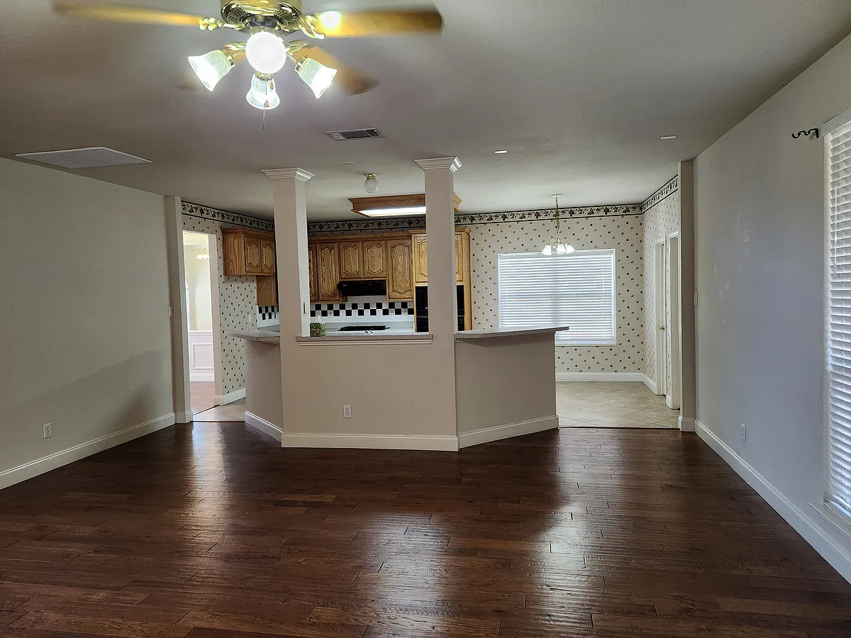 Building Photo - 1329 Kingsley Ct
