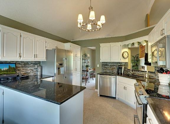 2nd image of 4275 Orchid Ln N