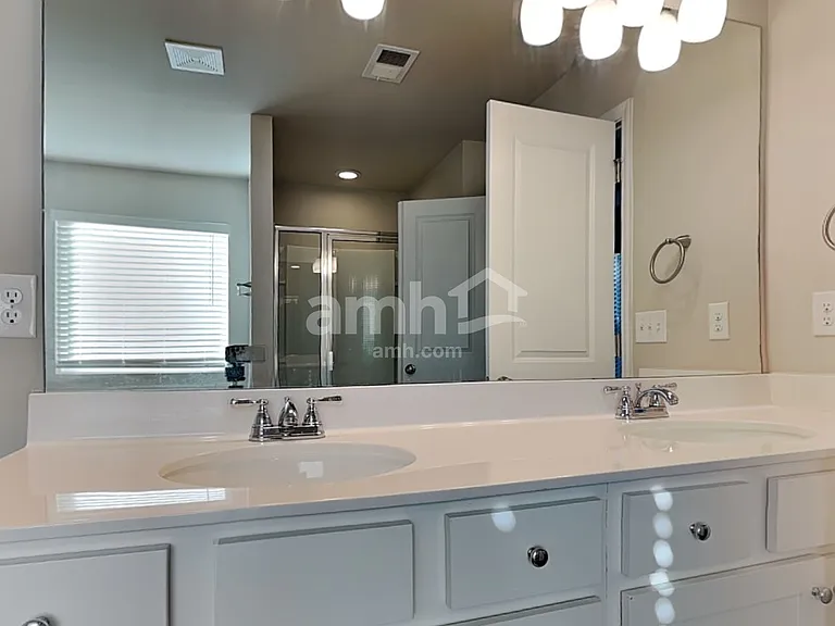 218 Omega Ct — Photo 12