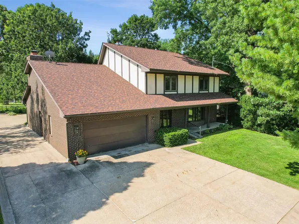 6542 Washington Ave, Windsor Heights, IA 50324