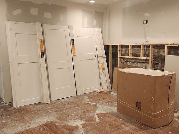 3rd image of 8846 S Parnell Ave