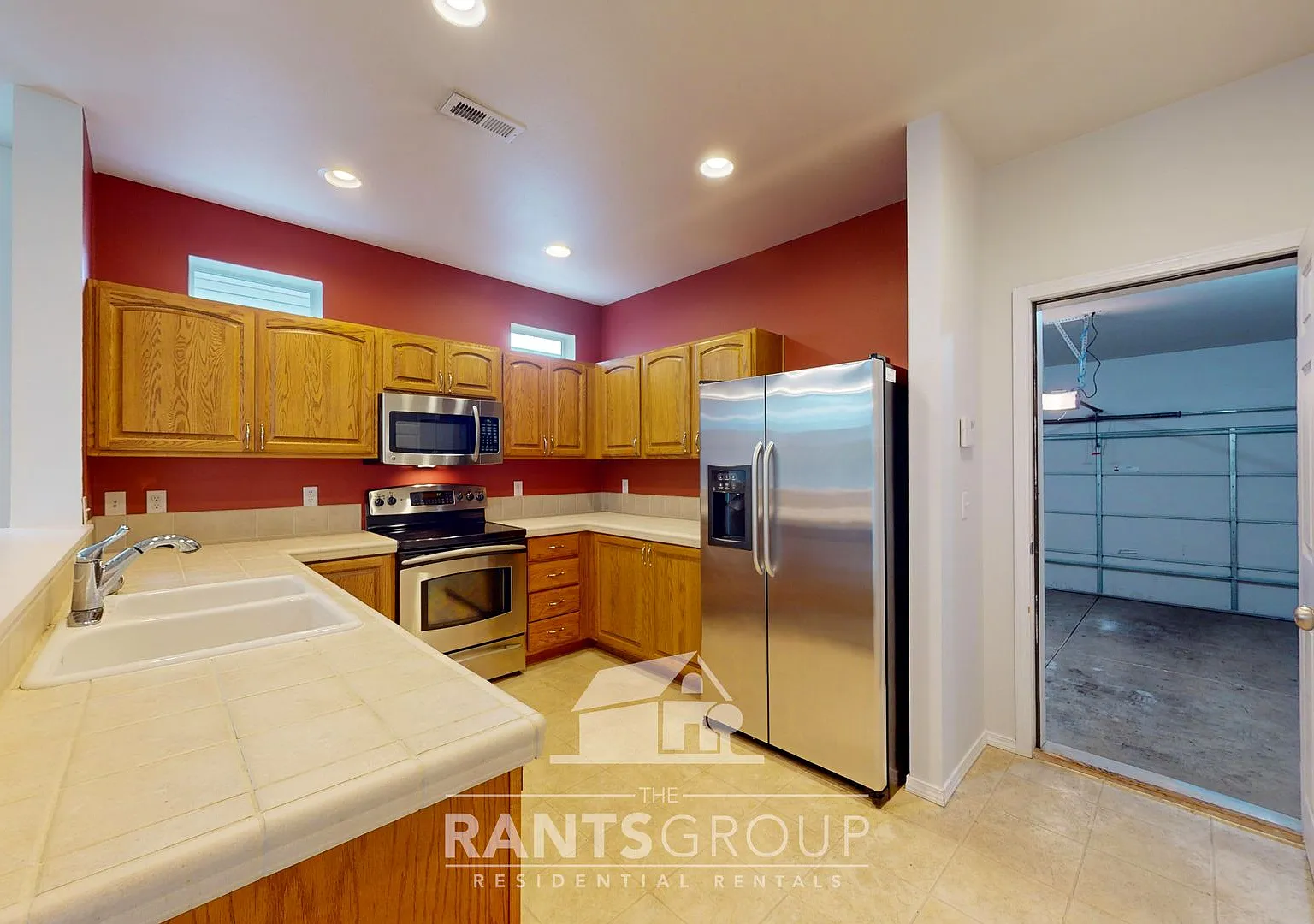 Beautifully renovated 3/2.5 home in the Edgewater Park neighborhood of Lacey! — Photo 4
