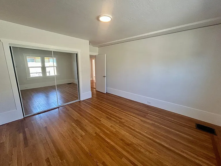 710 Grove Way — Photo 7