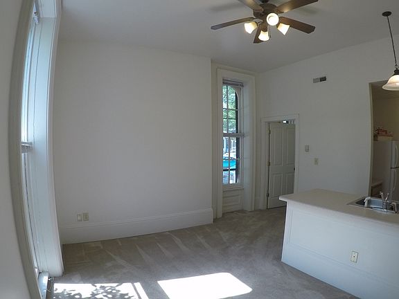 4th image of 220 S 6th St #726