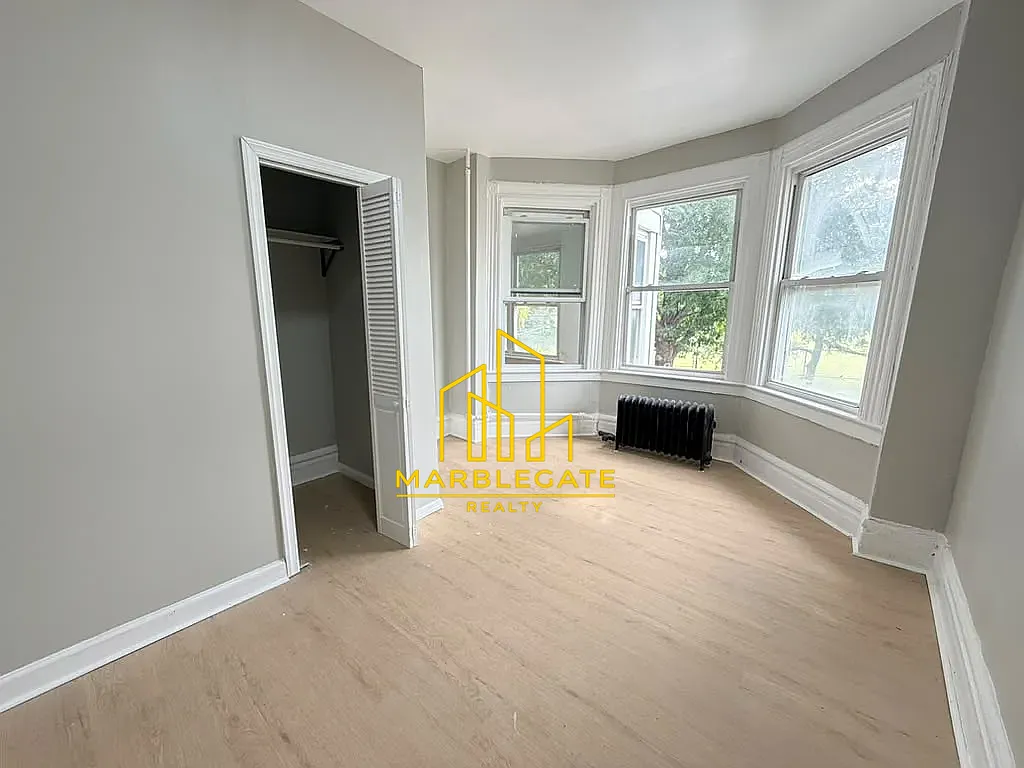 4 bed, $2,450 — Photo 3