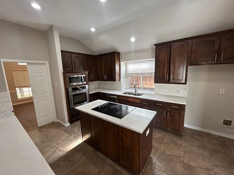 4217 Oak Grove Dr — Photo 24