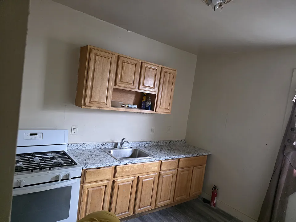 172 Columbia Ave #1