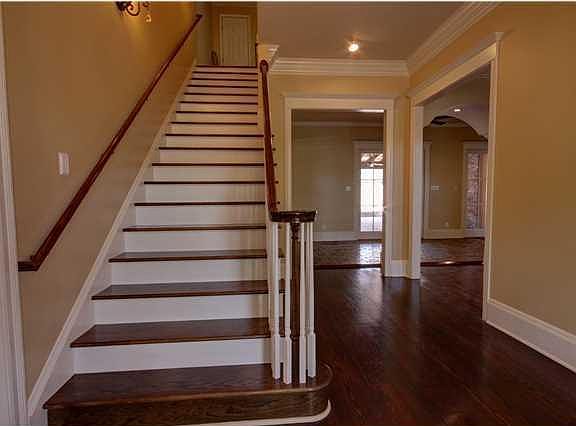 4th image of 432 Farmington Dr