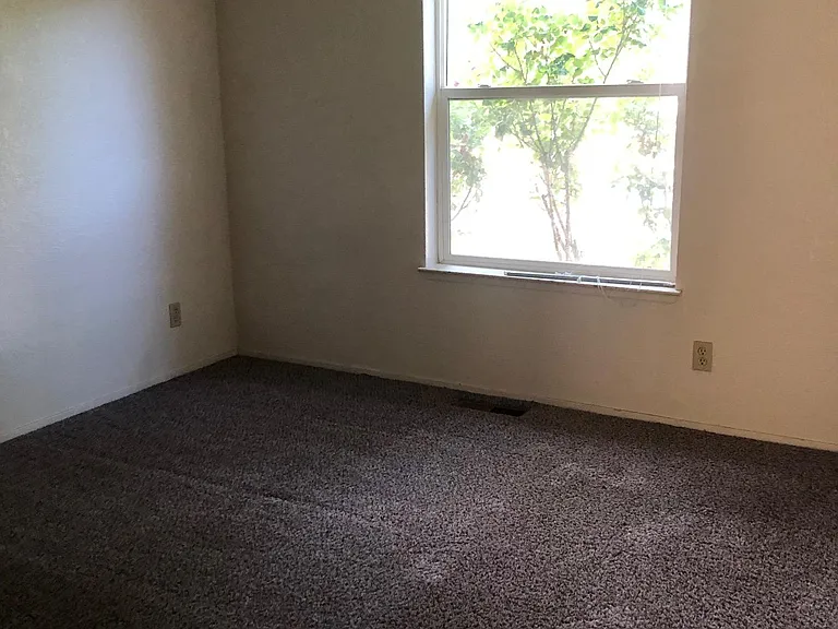 1855 Putnam Dr — Photo 9