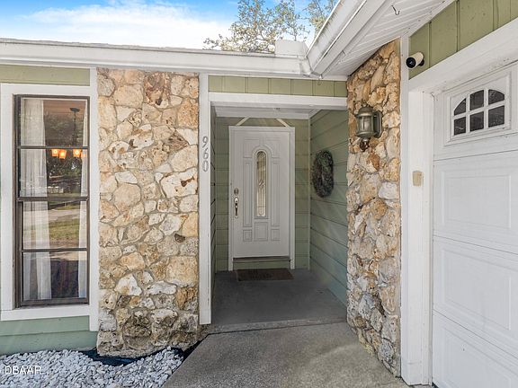 3rd image of 960 Tall Pine Dr