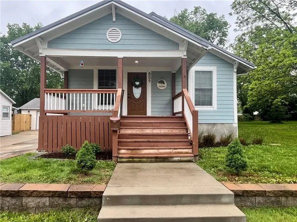 809 Pacific Ave, Osawatomie, KS 66064