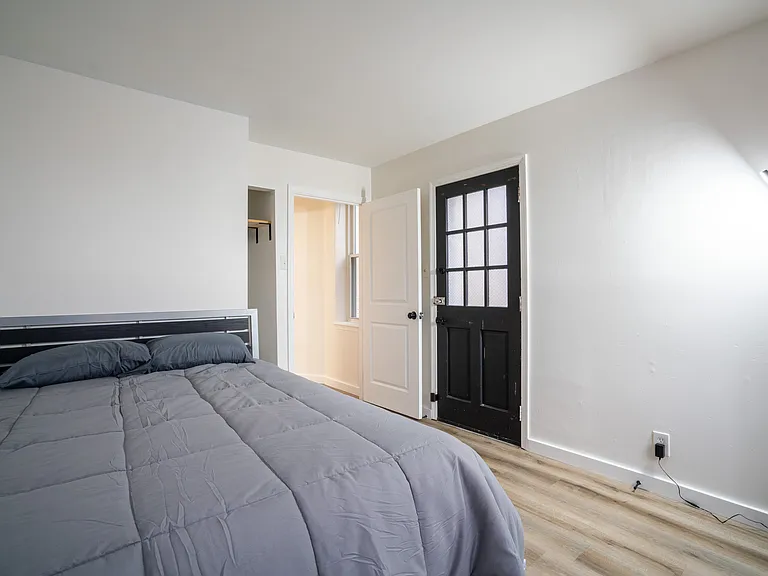 2237 Brookfield Ave — Photo 9
