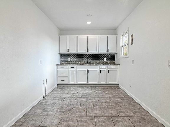 4th image of 2729 N Dixie Blvd