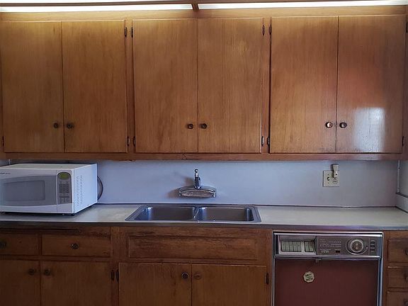 3rd image of 853 Serra Dr