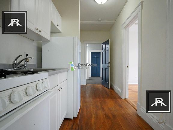 2nd image of 8 Camelot Ct #20