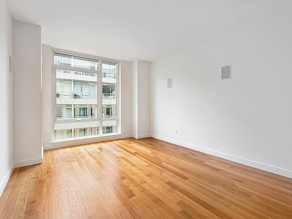3rd image of 101 Bedford Ave APT D610