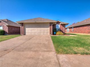 4105 Applegate Dr, Moore, OK 73160