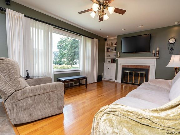 4th image of 16 Timberland Dr