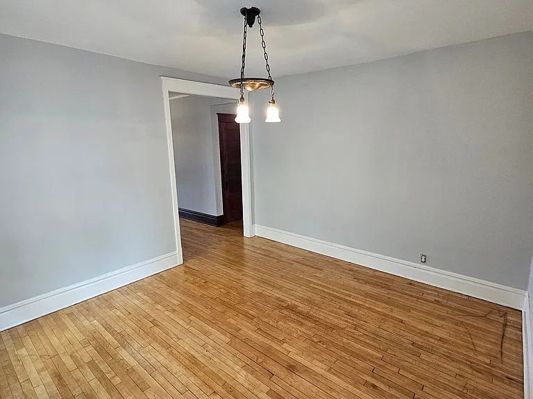 West Franklin Avenue Apartments — Photo 28