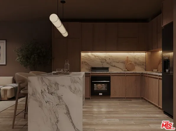 630 W 6th St APT 203, Los Angeles, CA 90017