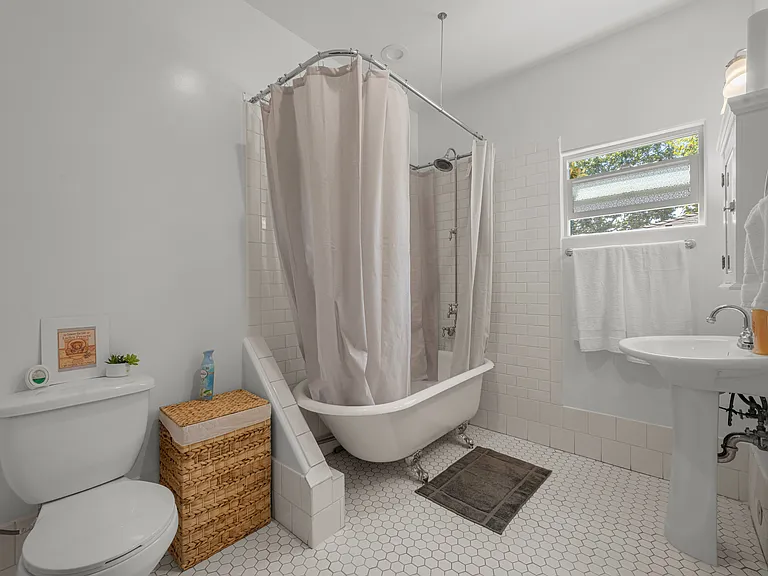 8302 S Sepulveda Blvd — Photo 60