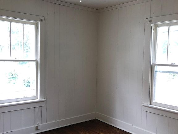 3rd image of 207 Ray St