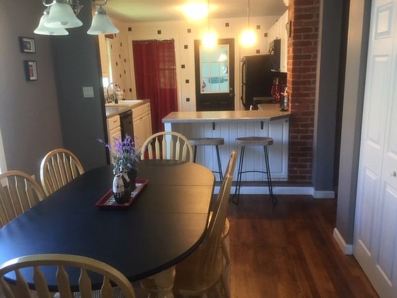 5th image of 107 Wallace St