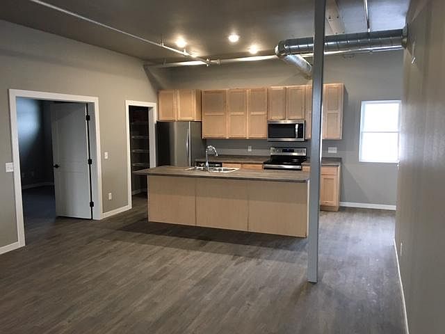 1st image of 814 Center Ave #201