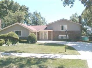3137 N Windsor Dr, Arlington Heights, IL 60004