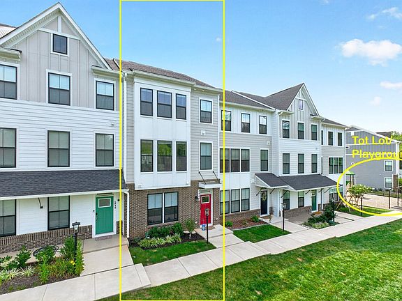 2nd image of 2842 Sweetbay St #R