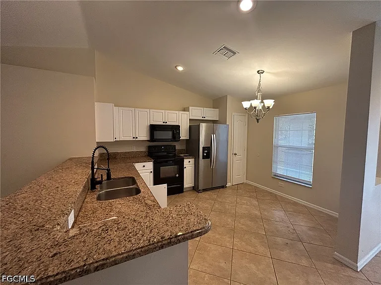 6012 Thrush Ave — Photo 2