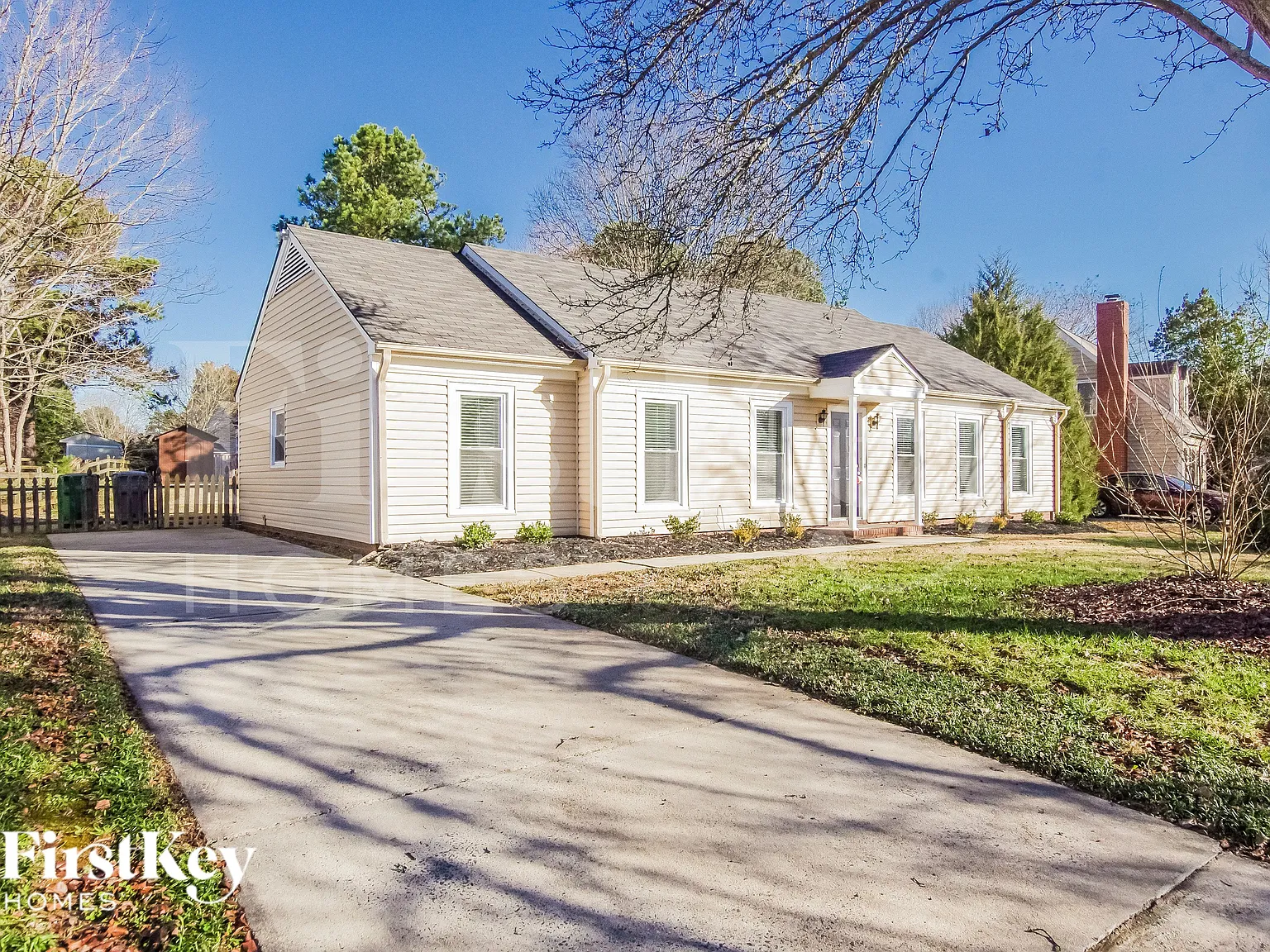 3 bed, 2.0 bath, 1624 sqft, $2,140 — Photo 2