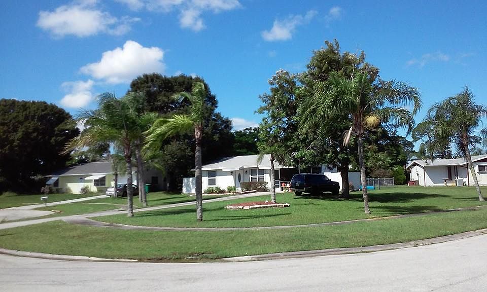 2nd image of 402 NE Donita Ct