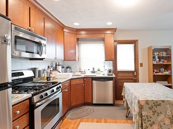 4th image of 439 Wheaton Rd