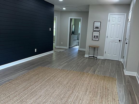 5th image of 556 Westmoreland Pl