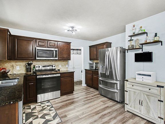 3rd image of 3060 Creek Way Ct SE